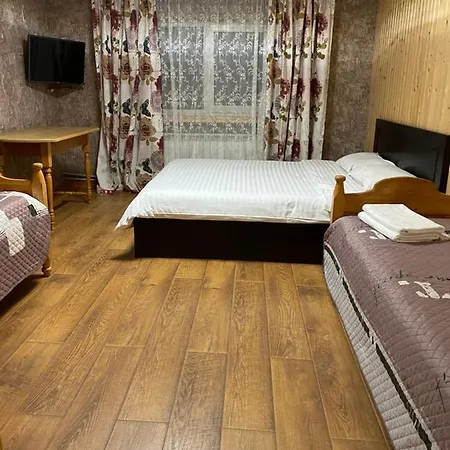 два леви Slavske